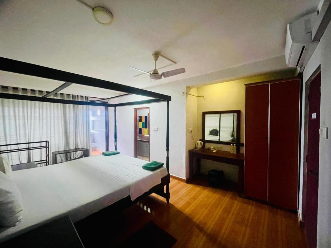 Suncoast Beach Hotel Mirissa Luaran gambar