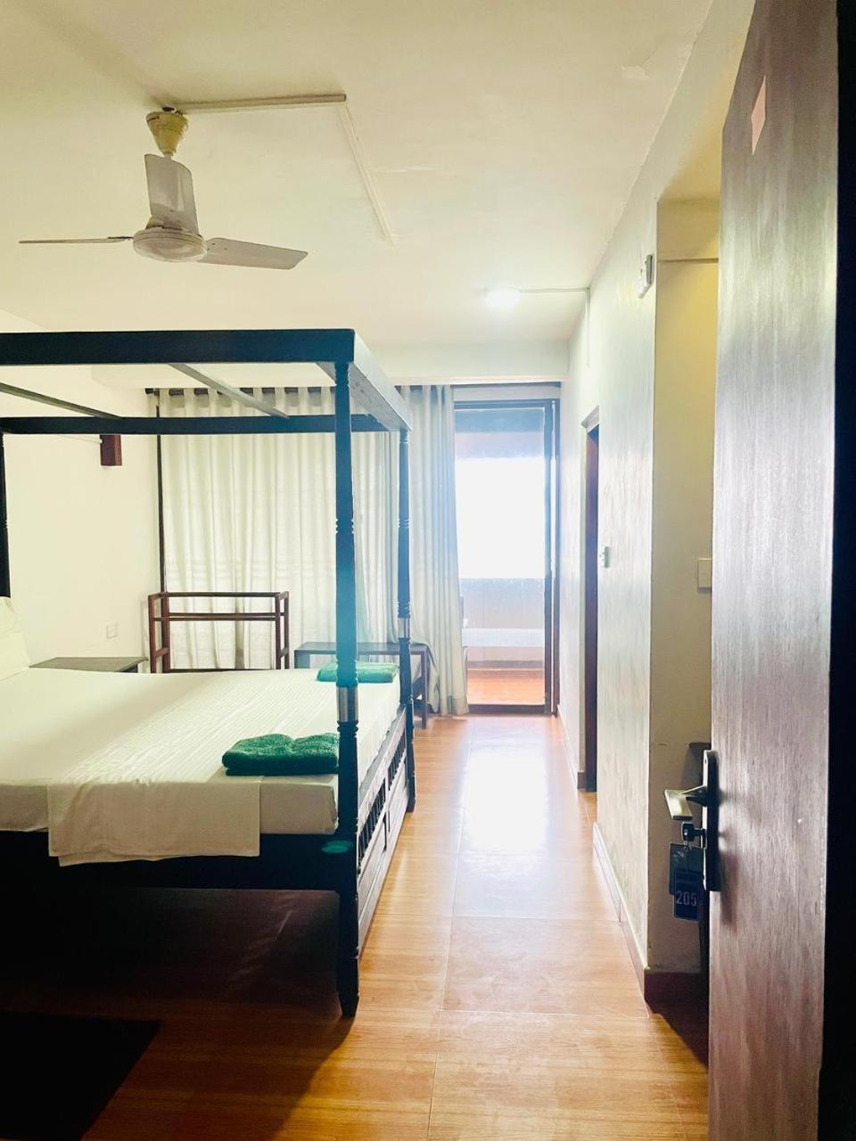 Suncoast Beach Hotel Mirissa Luaran gambar